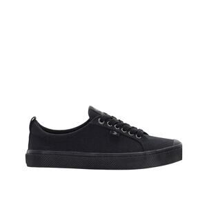 Cariuma Black Canvas OCA Low Sneakers 8.5